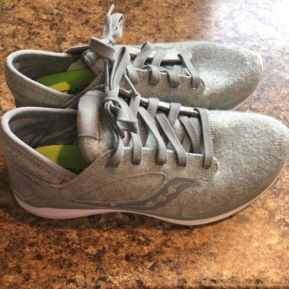 Saucony sneakers 8.5